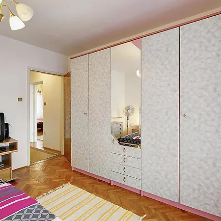 In With Kitchen Apartamento Pula