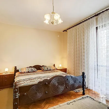 Apartament In With Kitchen Pula