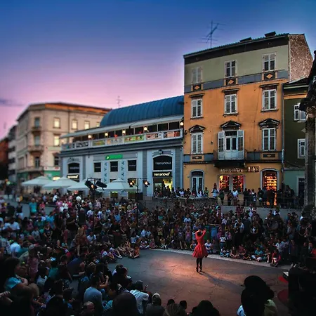 In With Kitchen Apartman *