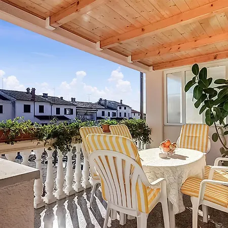 In With Kitchen Póla