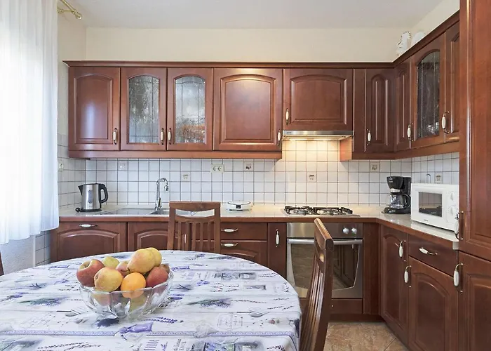 In With Kitchen * Πούλα