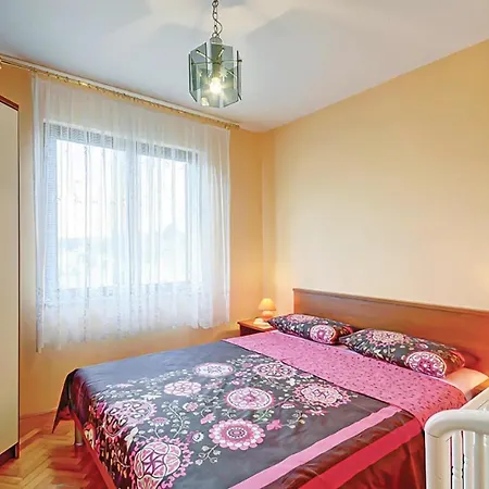 In With Kitchen דירה