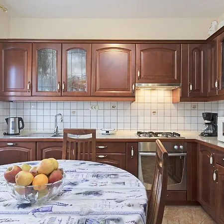 In With Kitchen * פולה