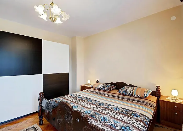 Lejlighed In With Kitchen *