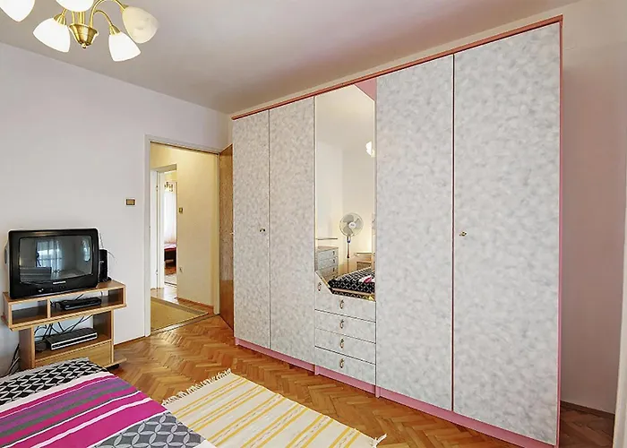 In With Kitchen Apartman Pula