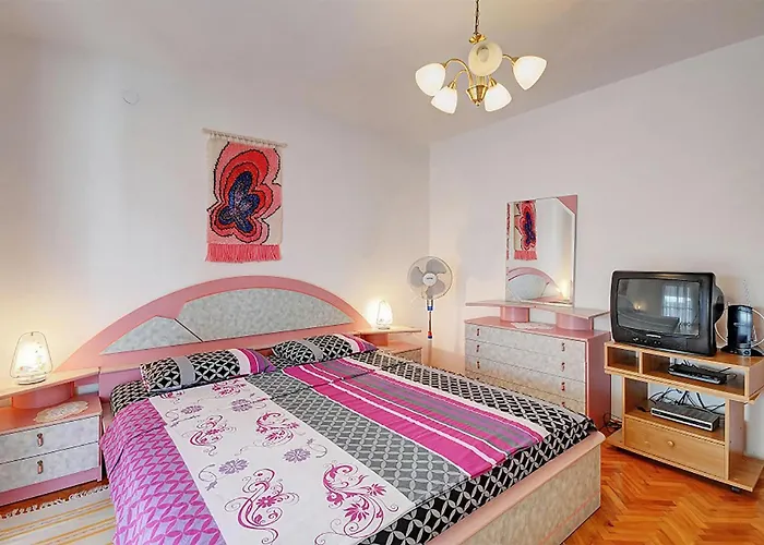 Apartman In With Kitchen