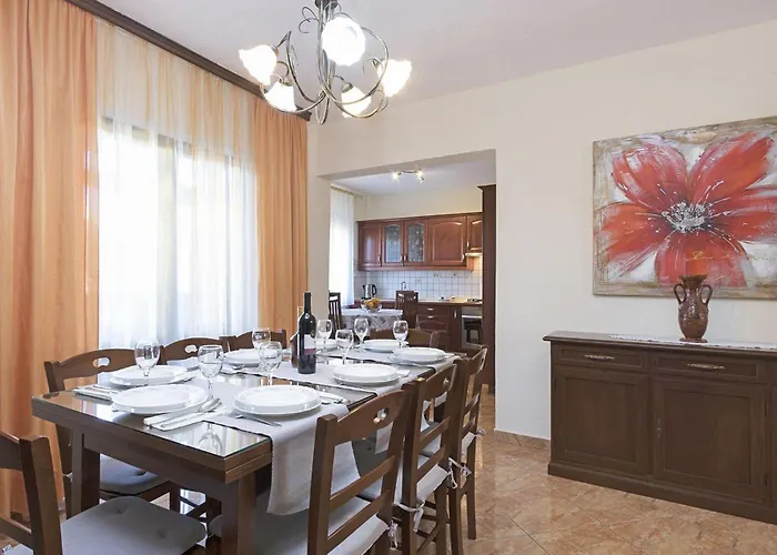 In With Kitchen Apartman Pula