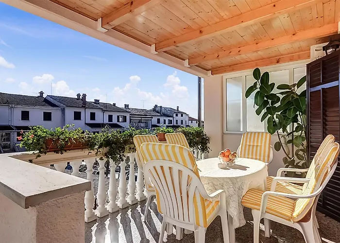 In With Kitchen Pula