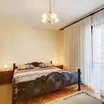 Apartament In With Kitchen Pula